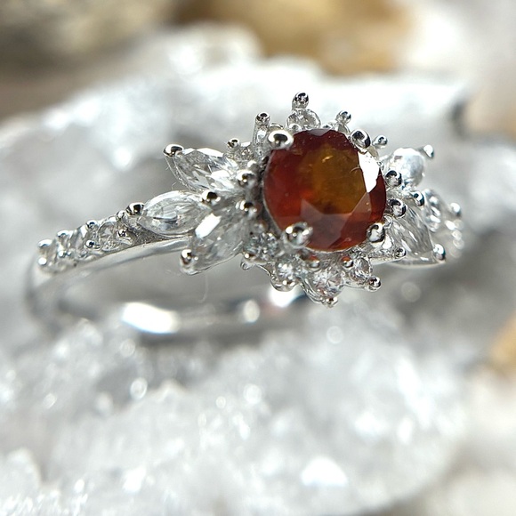 “Elegant Princess” Lovely Hessonite Garnet & White Zircon Ring! 💎 - SIZE (10) - Picture 10 of 13